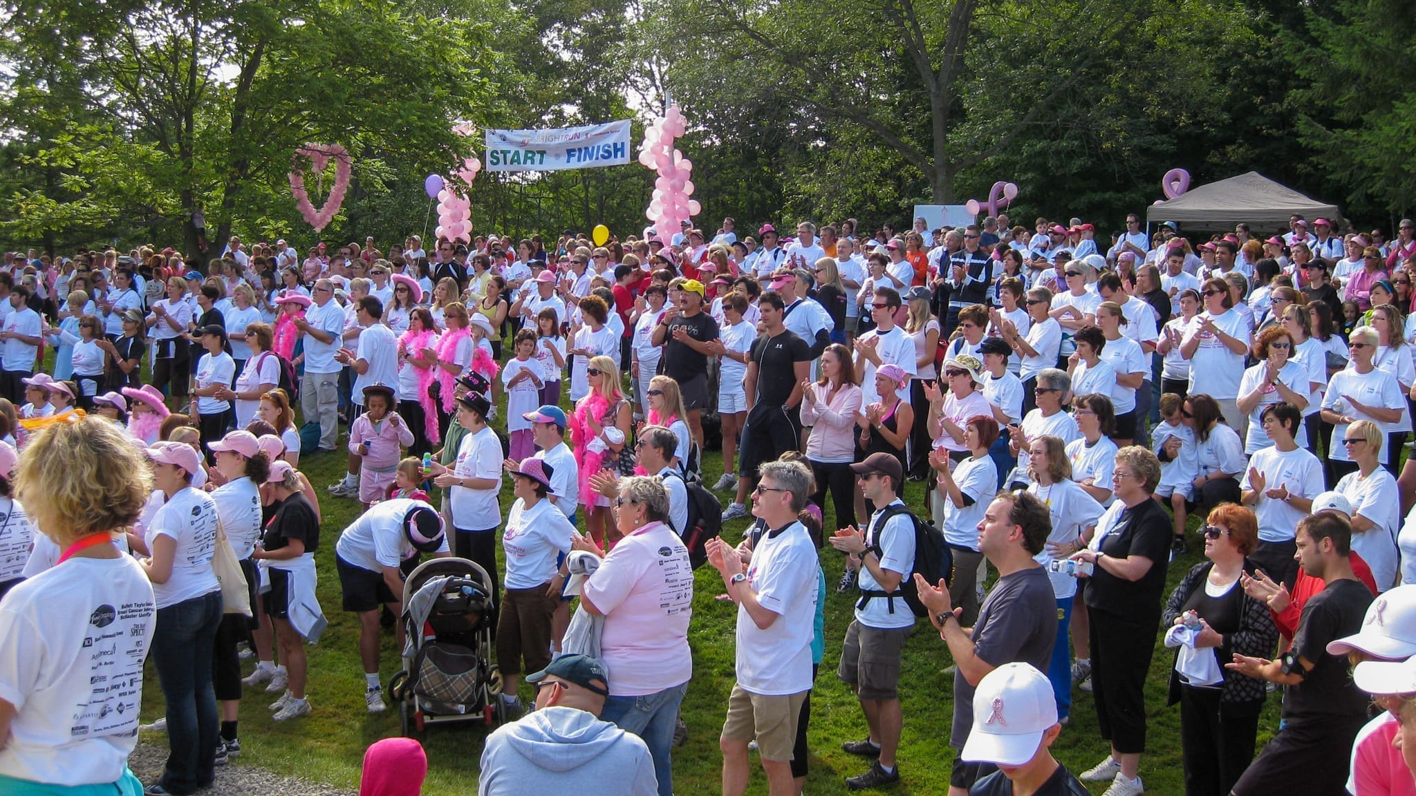 Finish line crowd scene 008